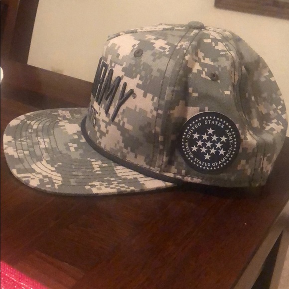 SnapBack army hat. Barely worn. - Picture 3 of 7